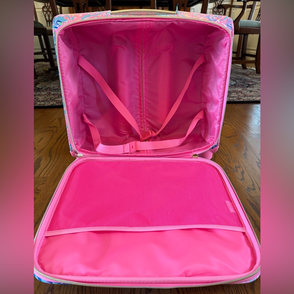 Lilly Pulitzer Carry On Luggage Suitcase Splendor in the Sand - Picture 10 of 17